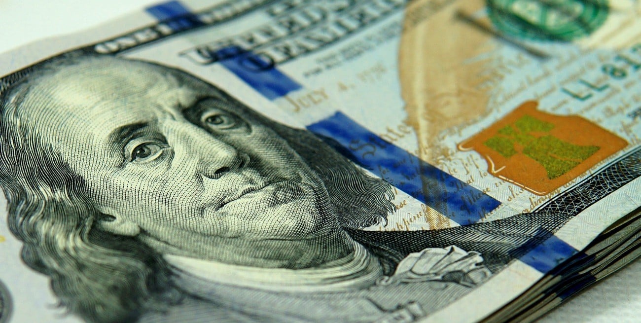 How much is the dollar traded today, Wednesday, May 15: minute-by-minute information