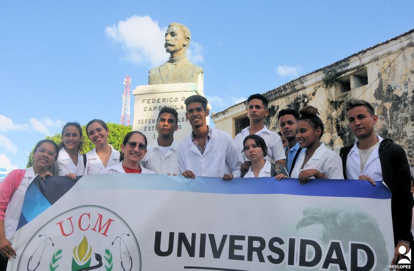 Introducing medical students to Capdevila