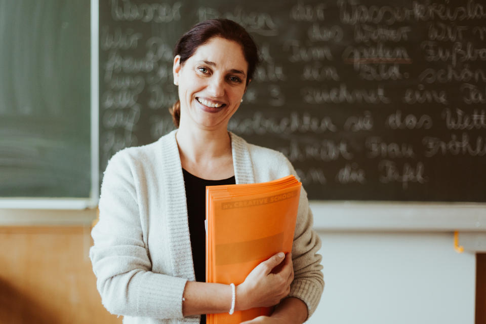 Teachers, whose average annual salary in 2024 is just $32,712, are part of the list, above doctors.  Photo: Getty Images