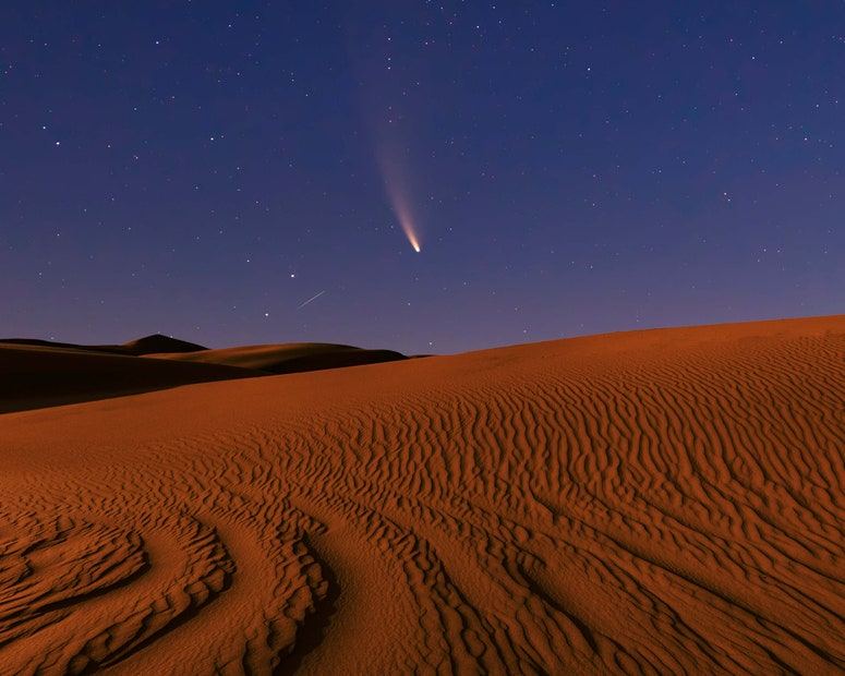 A comet was seen in the desert