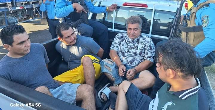 The Salvadorans were transferred from the El Guasaule border post in Nicaraguan territory to El Amatillo on the border with El Salvador LA PRENSA/Police