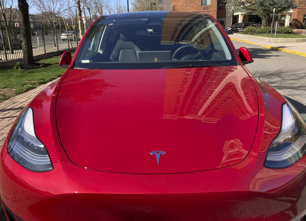 Controversy surrounds Tesla's fatal accident: 'there are no self-driving cars'