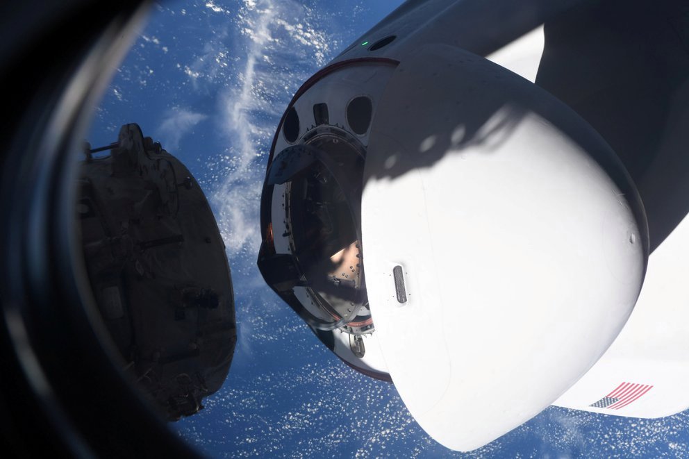 "Information error" and a picture of the SpaceX ship that no one can explain