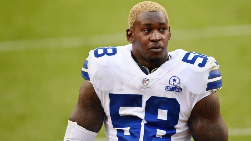 An arrest warrant has been issued for Aldon Smith of the Seattle Seahawks