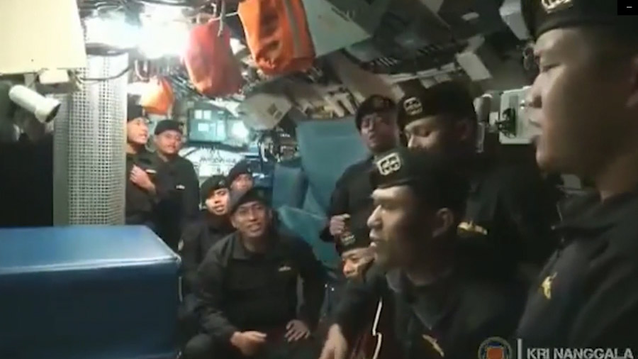 Video: The sentimental song that the Indonesian submarine crew said goodbye before death