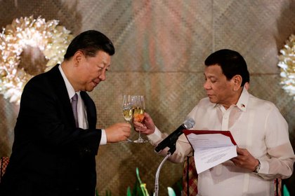 Xi Jinping and Rodrigo Duterte (Reuters)