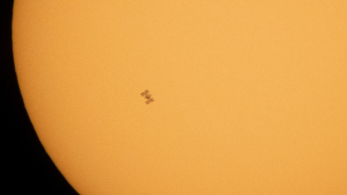 Photo: A satellite photography fan immortalizes the ISS flight with the sun in the background