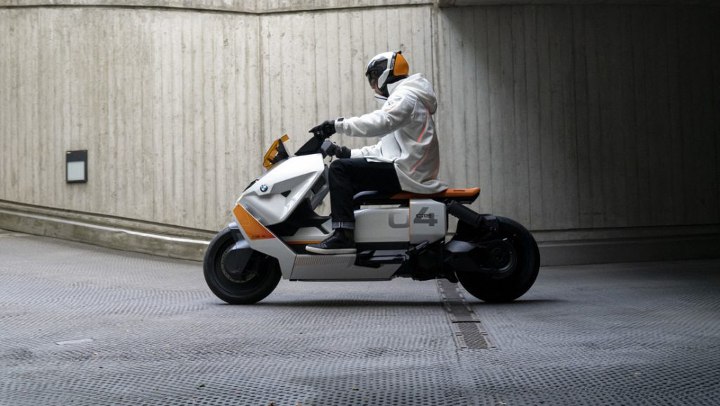 FOTOS: El prototipo del nuevo scooter futurista de BMW es visto siendo puesto a prueba en carretera