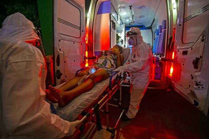 El segundo año de la pandemia del coronavirus está matando más gente, advierte la OMS