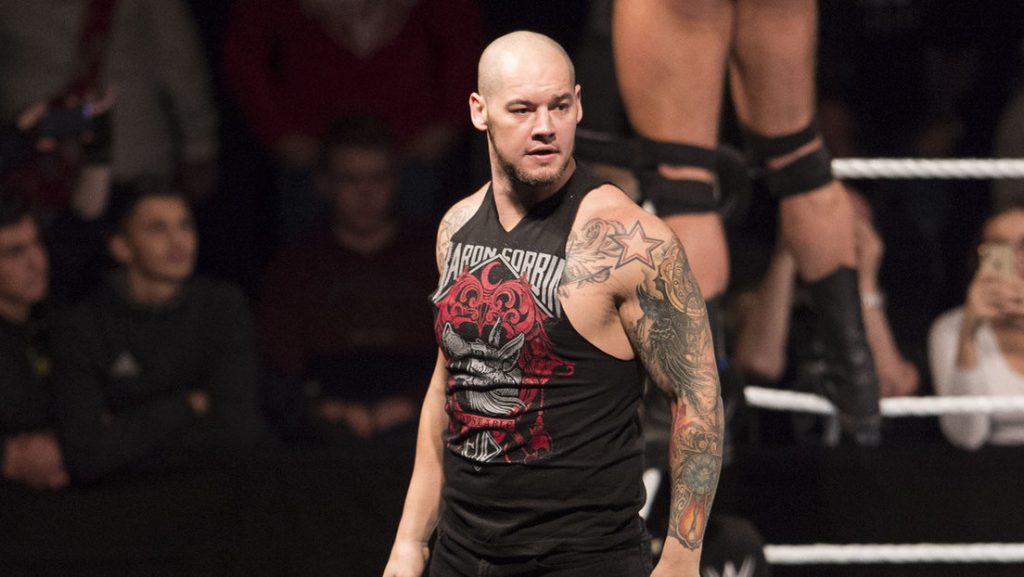 Un fan de la WWE sugiere que este excampeón de la empresa debió ser despedido junto a otros luchadores y el deportista le responde