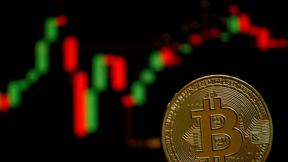 Experts Warn Bitcoin Could Drop Below $10,000