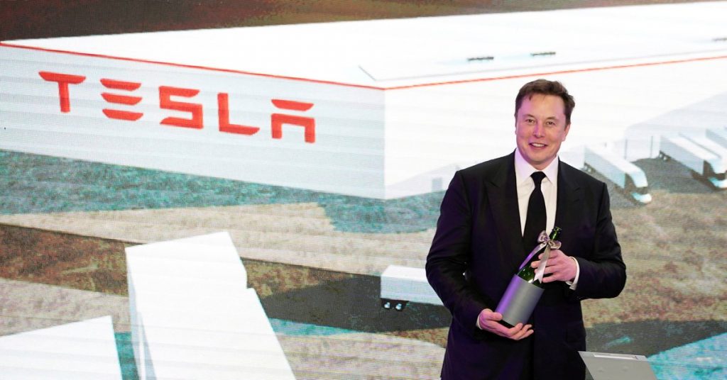 What Elon Musk said about rumors of negotiating with Apple to sell Tesla