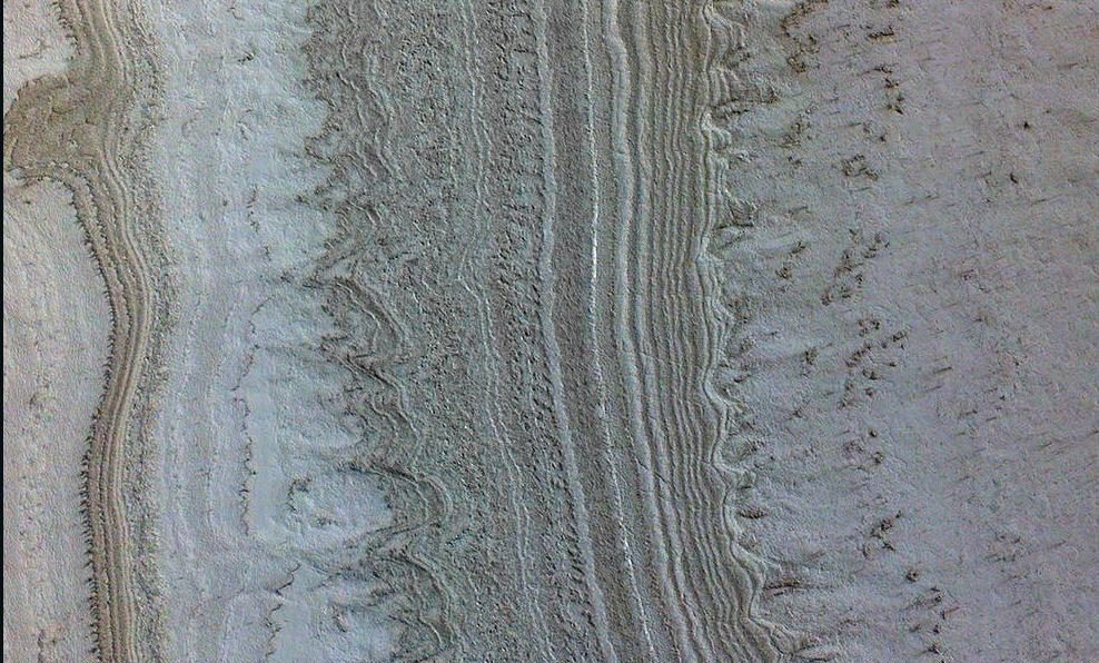 Art on Mars?  Pictures posted by NASA