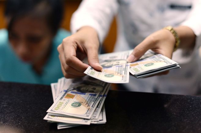 Analysts expect the dollar to move between $3,690 and $3,750