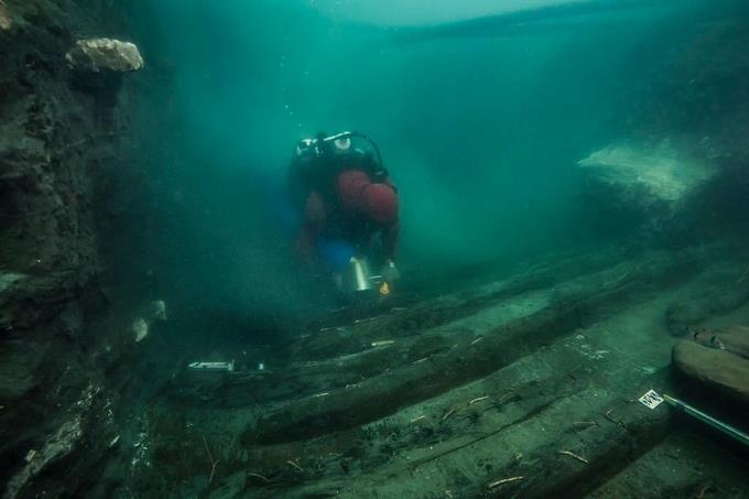 Descubren buque de guerra de 2,500 años en ciudad sumergida