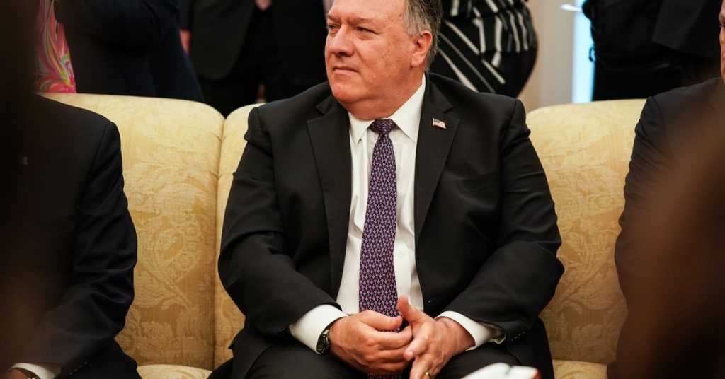 The United States is investigating the mysterious disappearance of a $ 5,800 bottle of whiskey given by Japan to Mike Pompeo.