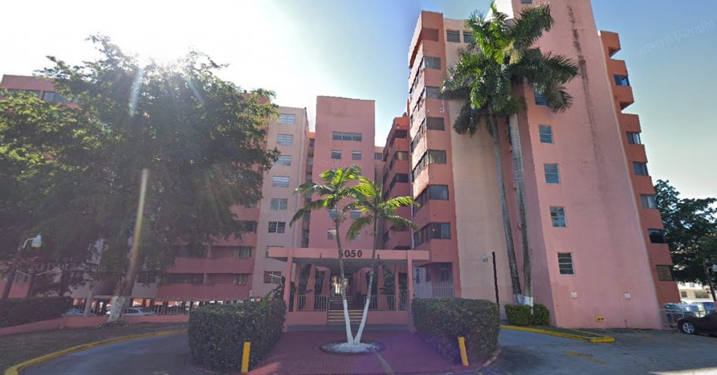 They evacuated an eight-story building in Miami due to structural problems