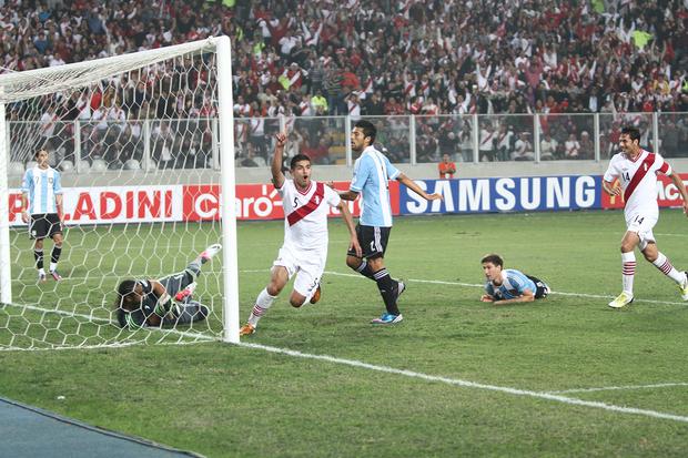 In a valid 2014 World Cup qualifier match played on 11 September 2012 at the National Stadium, the Peruvian national team drew 1-1 with its counterpart in Rio de la Plata.  The goals were scored by Carlos Zambrano in the 21st minute and Gonzalo Higuain in the 32nd minute (GEC photo archive).