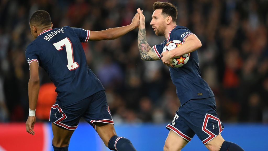 The gestures between Mbappe and Messi in Paris Saint-Germain illustrate the nature of their relationship
