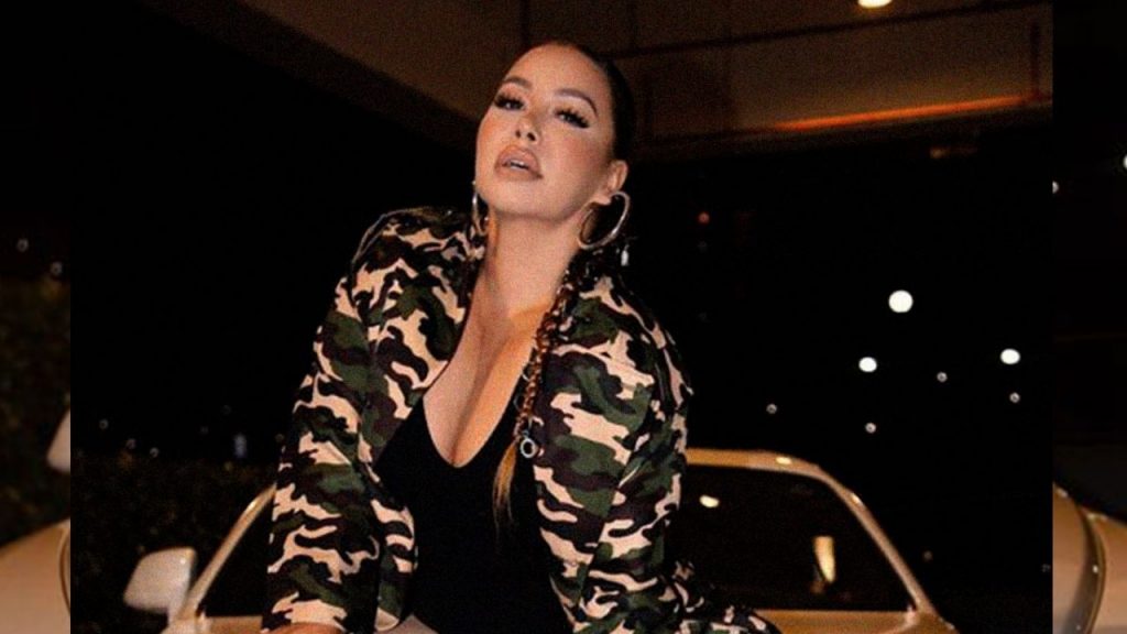 Chiquis Rivera does it again!  Run the nets with this body that left little to the imagination: the pictures
