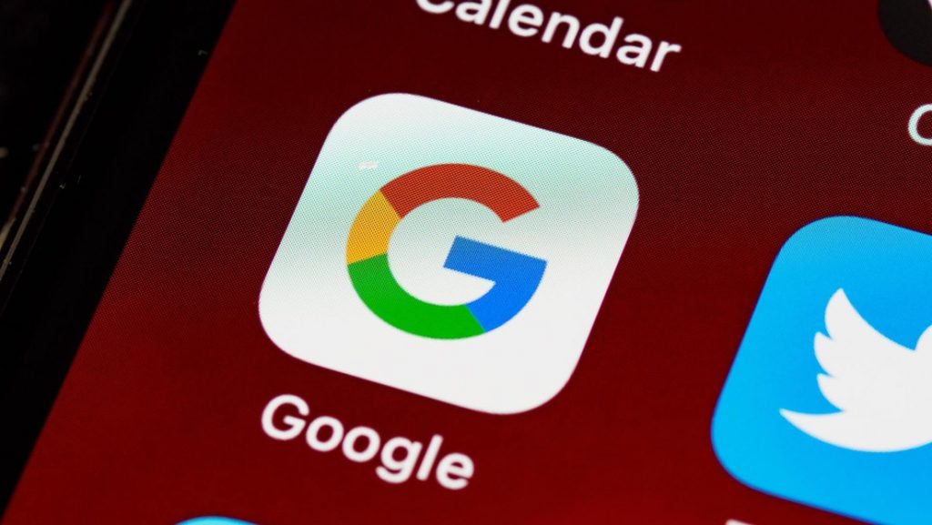 Google regalará 10.000 llaves de seguridad a usuarios "de alto riesgo" para protegerlos mejor de ataques cibernéticos