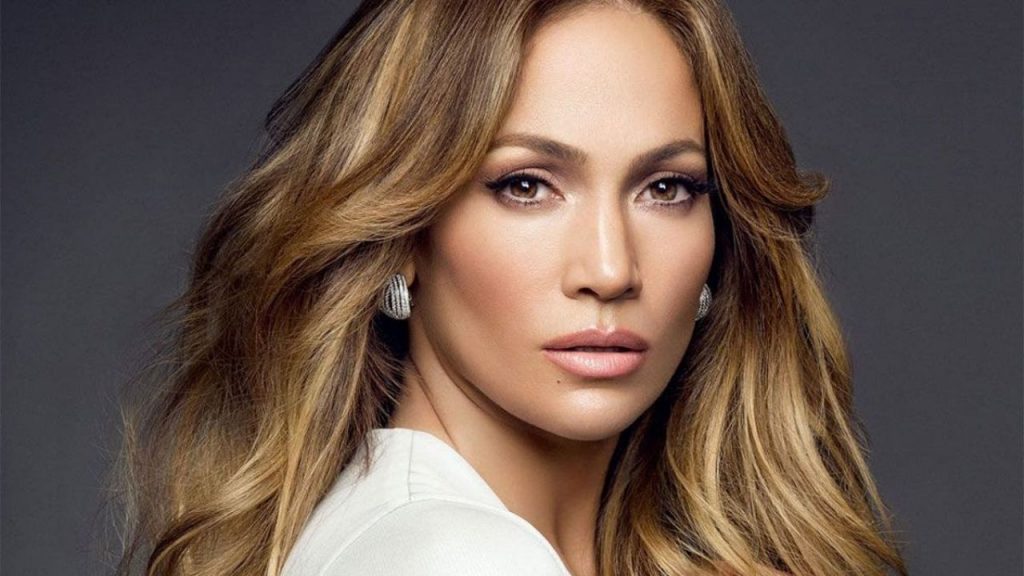 Jennifer Lopez rocks the nets and shows why she's one of the most beautiful women