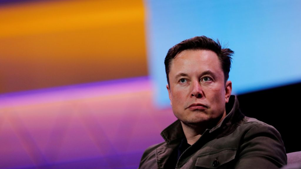 Elon Musk dice que venderá acciones de Tesla para resolver el hambre en el mundo (pero pone dos condiciones)