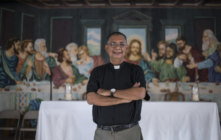 Migration prevents the departure of Monsignor Silvio Fonseka at Managua Airport