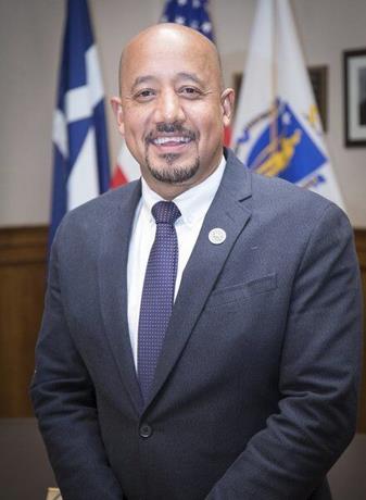 ¿Quién es Brian De Peña, el dominicano que será alcalde de Lawrence?