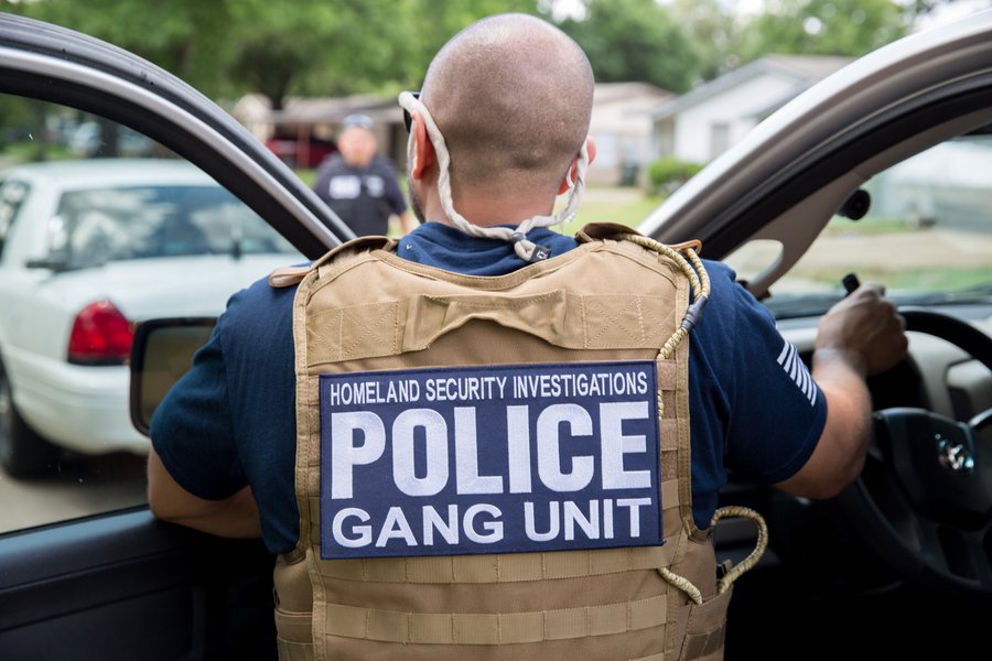 110 ICE agents will use body cameras to prevent "trivial complaints" about their performance  Univision Immigration News