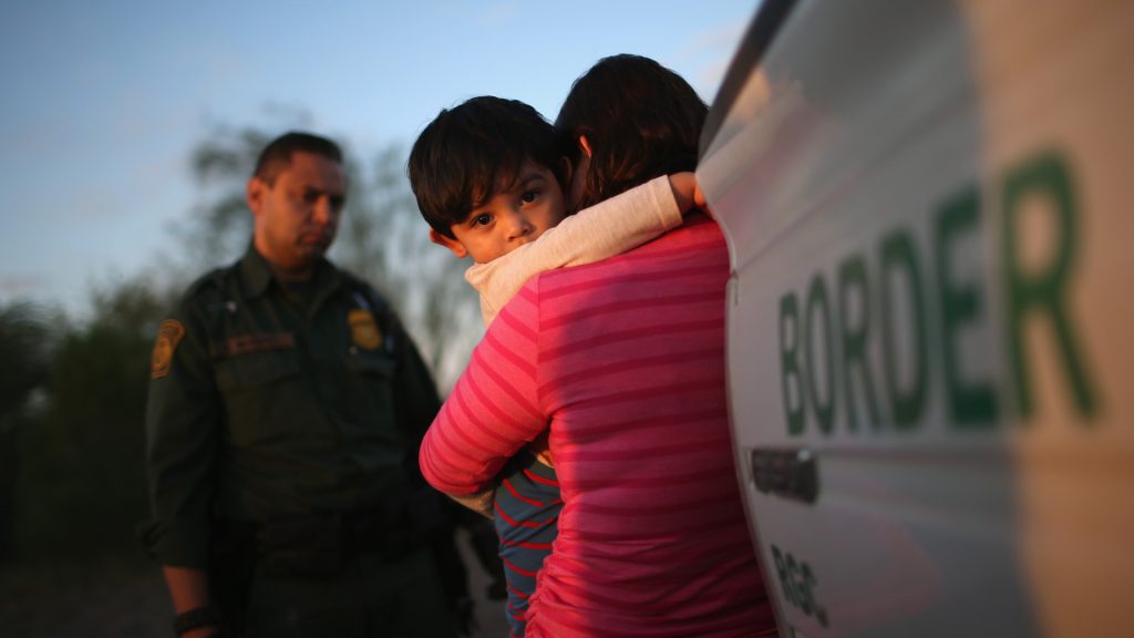 Government exempts migrants seeking permanent residence from medical package period |  Univision Immigration News