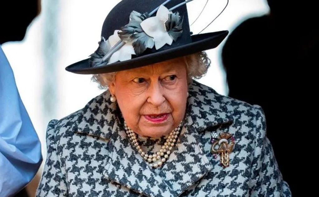 Queen Elizabeth relives a nightmare, and a crossbow could be the end of it