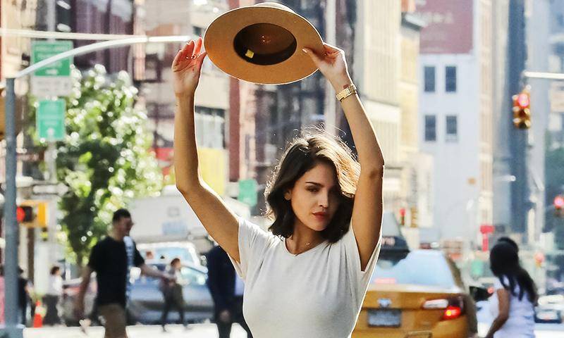 This pays for rent Eiza González in New York