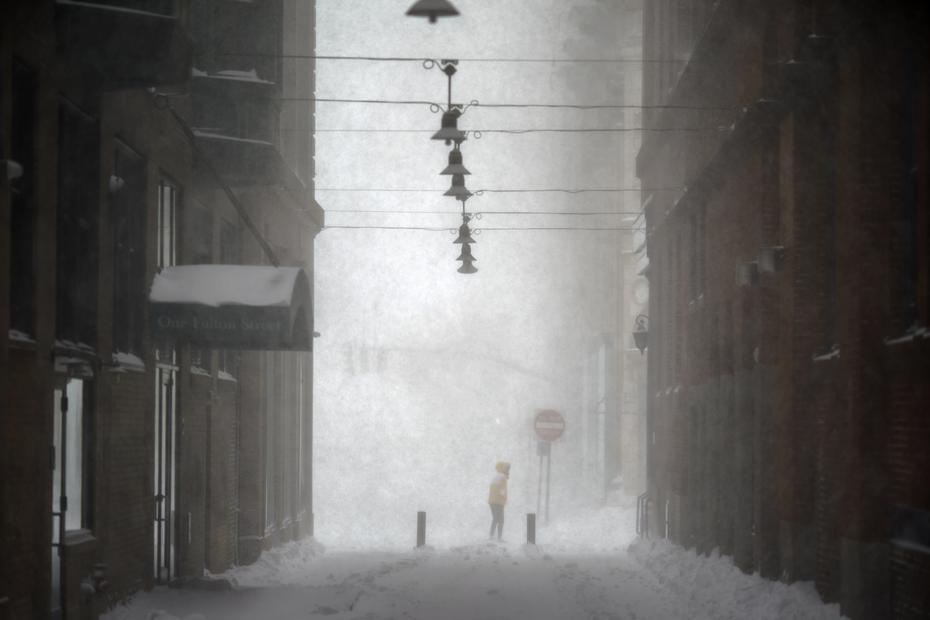 La poca visilidad y la fuerza de los vientos con nieve provocó la cancellai si 3,000 vielos in Estados Unidos.