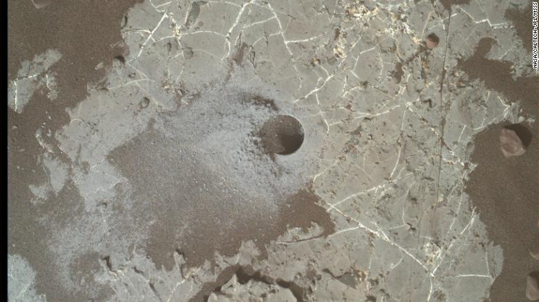 The image shows a crater Curiosity dug in the Vera Rubin mountain range on Mars.