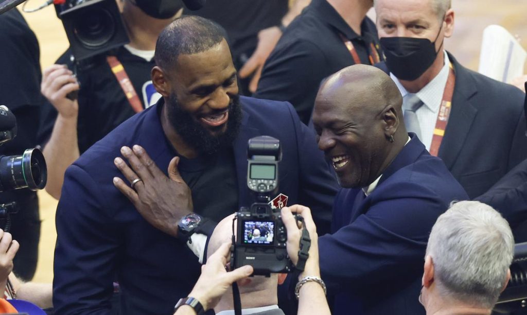 LeBron meets Michael Jordan again at the All-Star Game: 'I've always wanted to be like him'