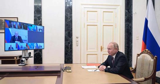 Putin calls on Ukraine's military to seize power