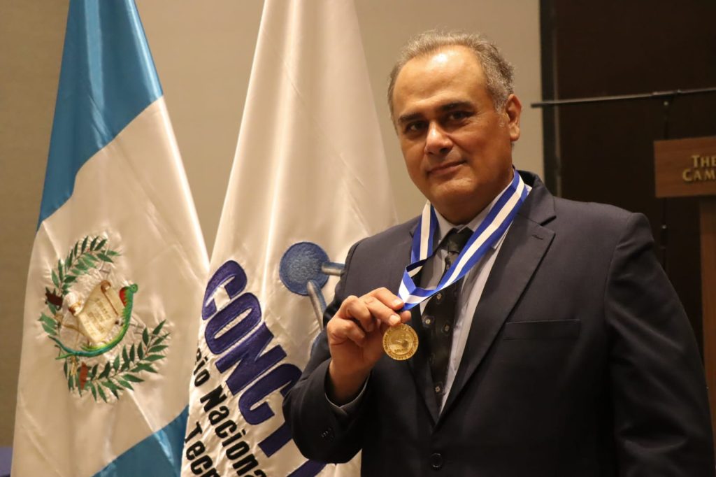Dr. Juan Francisco Pérez Sabino was awarded the 2020 Medal of Science and Technology - Prensa Libre