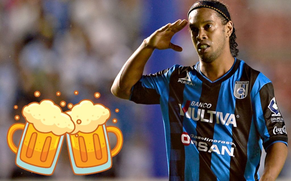 Querétaro convinced Ronaldinho to come to Liga MX with beer!