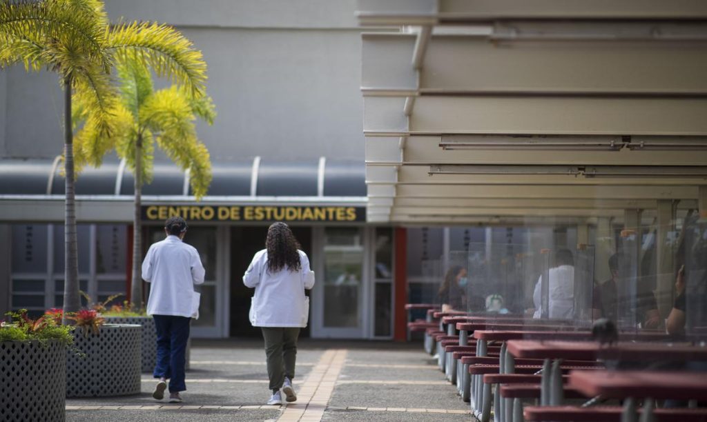 The Middle States warns that accreditation of the UPR campus of medical sciences is at risk