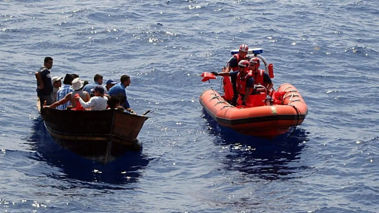 US rescues Cubans leaving the island on a surfboard after giving them up for disappearance