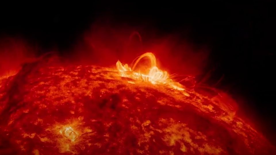 Beginning of the End?  The solar storm "cannibals" hit the Earth and these are the effects