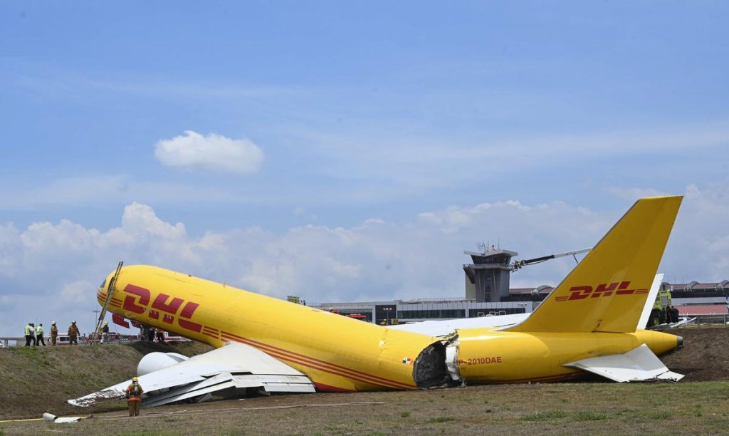Plane crash in Costa Rica airport