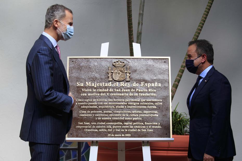 King Philip VI with San Juan Mayor Miguel Romero.