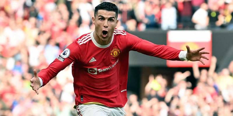 Cristiano Ronaldo hat-trick to save Manchester United against Norwich