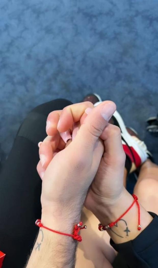 This is the tattoo the couple had on their wrists (Photo: Evelyn Beltrán / Instagram)