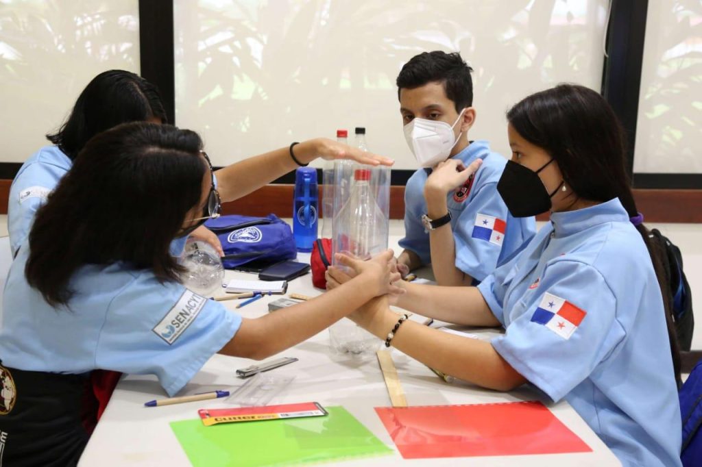 39 students compete in the final stage of the Fifth Aerospace Olympiad in Panama
