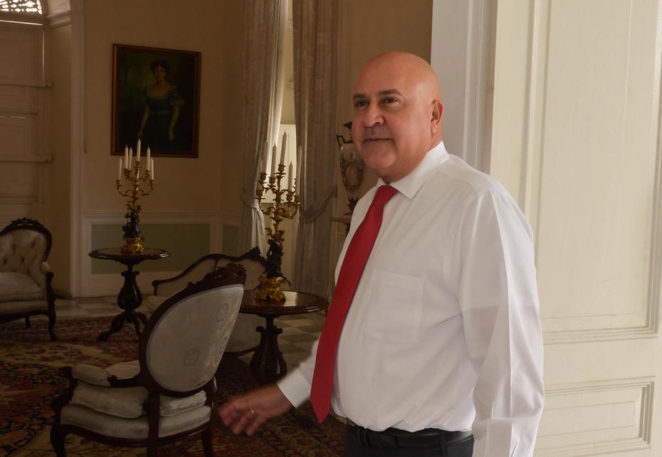 Guayama Mayor Eduardo Centron announced on April 8, 2022 that he has pleaded guilty at the federal level to corruption cases.  The Federal Prosecutor's Office recommended a 46-month prison sentence.