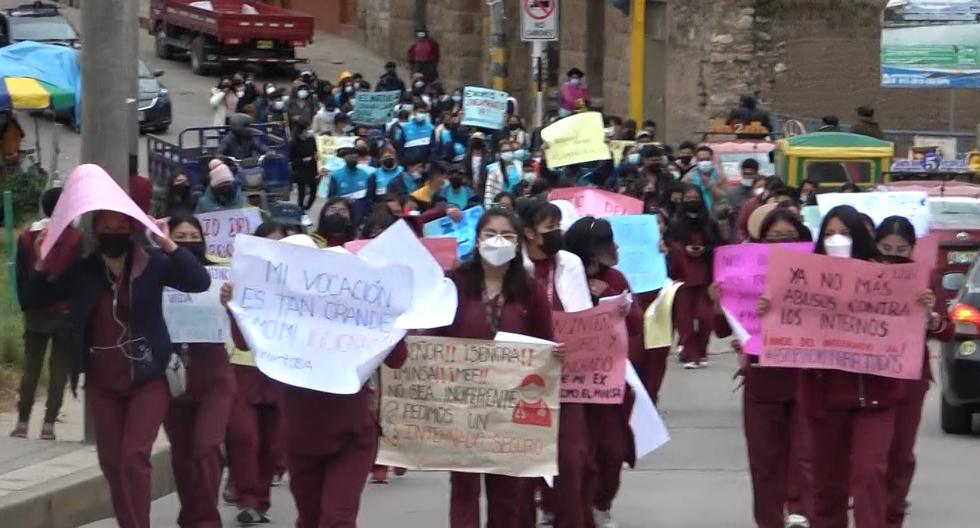 Huancavelica |  Health sciences students at Huancavelica protest to demand their boarding school budget |  Release
