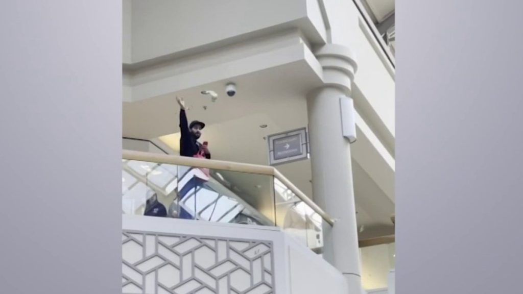 Man throws money at NJ Mall - NBC New York